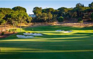 a view of a golf course with a green at Ville Verde in Loulé