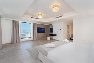 Gallery image of Penthouse with private pool and maid service in Dubai