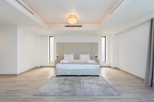 Gallery image of Penthouse with private pool and maid service in Dubai