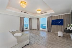 Gallery image of Penthouse with private pool and maid service in Dubai