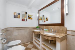 Gallery image of Penthouse with private pool and maid service in Dubai