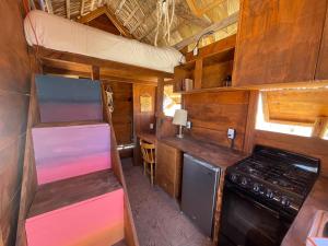 Kuchyň nebo kuchyňský kout v ubytování The Baja Station - Beachfront Tiny Home One