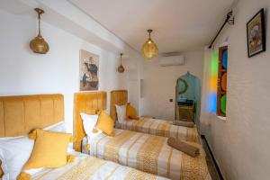 Postel nebo postele na pokoji v ubytování Riad Orient Palace
