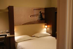 Un ou plusieurs lits dans un hébergement de l'établissement Originals City, Hôtel Clermont-Ferrand Sud Aubière