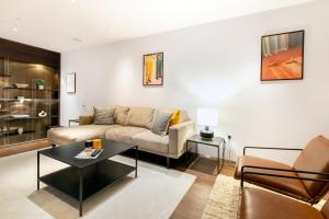 Χώρος καθιστικού στο Gorgeous 3 Bed House in Paddington