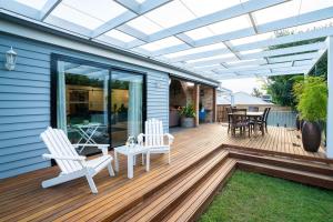 Un patio sau altă zonă în aer liber la Ananda Cottage
