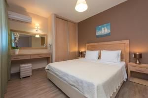 Postel nebo postele na pokoji v ubytování Mary's Residence Suites