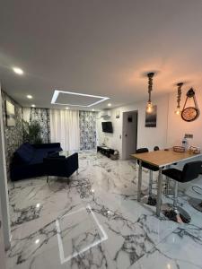 TV a/nebo společenská místnost v ubytování Palma Beach Apartment