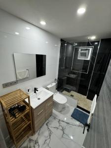 Koupelna v ubytování Palma Beach Apartment + 13 fotografií