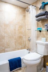 a bathroom with a toilet and a bath tub at Mansfield in New York +44 photos