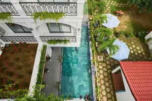 Bazén v ubytování Hoi An Legend Charm Boutique Hoi An Hotel nebo v jeho okolí
