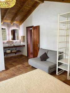 Posedenie v ubytovaní Charming Villa with Sea View in El Roque, Private Pool