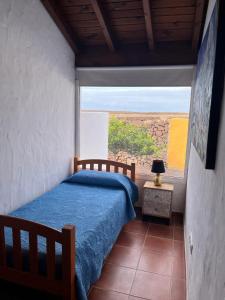 Posteľ alebo postele v izbe v ubytovaní Charming Villa with Sea View in El Roque, Private Pool