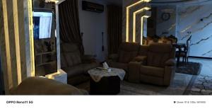 Posezení v ubytování Ground Floor Apartment with Private Entrance for Rent - Prime Location + 9 fotografií