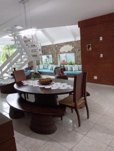 พื้นที่นั่งเล่นของ Casa de Praia Luxo e Conforto