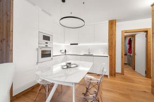 Kuchyň nebo kuchyňský kout v ubytování Luxury Apartment St Moritz