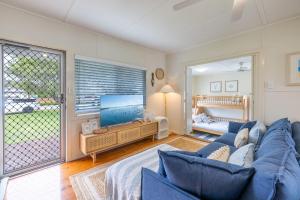 Χώρος καθιστικού στο Shoal Shack 72, 72 Tomaree Rd - Pool, Pet Friendly, Wi-Fi, Air Con, Linen