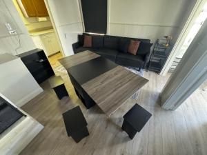 Kuchyň nebo kuchyňský kout v ubytování Midtown Hideaway 1 BR Nest