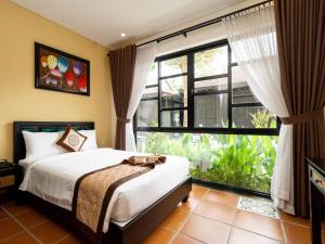 Postel nebo postele na pokoji v ubytování Nature Resort Hoi An By K D H