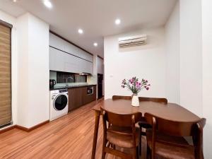 Cucina o angolo cottura di NINE HOUSING 49 Linh Lang