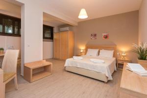 Postel nebo postele na pokoji v ubytování Mary's Residence Suites + 37 fotografií
