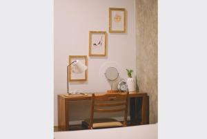 a dressing table with a mirror and a chair at Sleepy House Chiang Rai in Chiang Rai