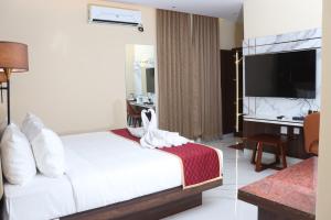 Postel nebo postele na pokoji v ubytování Sree Grand Inn