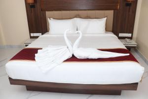 Postel nebo postele na pokoji v ubytování Sree Grand Inn