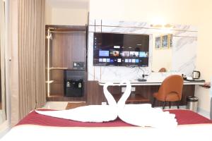 TV a/nebo společenská místnost v ubytování Sree Grand Inn