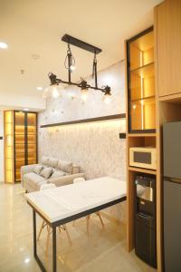Η κουζίνα ή μικρή κουζίνα στο Delipark Podomoro Lincoln Tower Apartement 2BR
