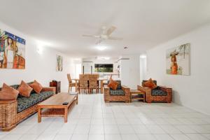 Posezení v ubytování Roydon Beachfront Apartments
