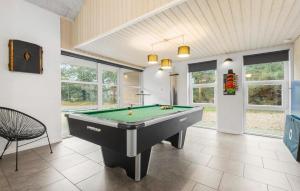 Biliár nebo kulečník v ubytování Holiday Home Solsiden Blåvand X