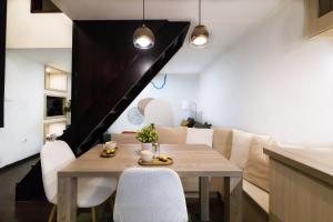 A seating area at Budapest Downtown Museum Apartments