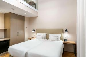 Een bed of bedden in een kamer bij Palmaroga Hotel Asuncion, Tapestry Collection by Hilton
