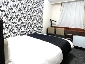 APA Hotel Keikyu Kamata Ekimae Nishi客房内的一张或多张床位