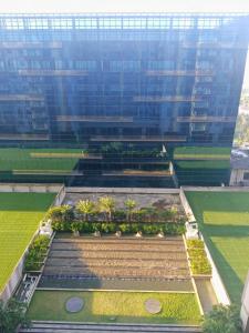 Κήπος έξω από το Delipark Podomoro Lincoln Tower Apartement 2BR