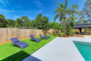 Πισίνα στο ή κοντά στο Tropical Oasis near Beaches! 4BR, Heated Pool, Fire Pit, Grill and More