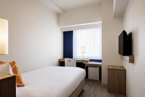 Televiisor ja/või meelelahutuskeskus majutusasutuses Four Points Flex by Sheraton Shin Osaka