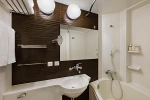 Vannituba majutusasutuses Four Points Flex by Sheraton Shin Osaka