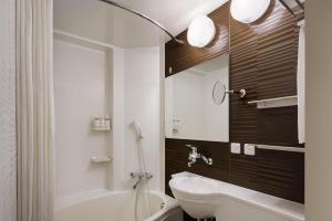Vannituba majutusasutuses Four Points Flex by Sheraton Shin Osaka