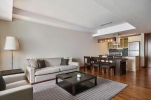 Kuchyň nebo kuchyňský kout v ubytování JW Marriott Hotel and Suites Saigon