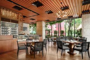 Restaurace v ubytování JW Marriott Hotel and Suites Saigon
