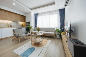 TV a/nebo společenská místnost v ubytování Label6 Coliving Rooftop Lakeview