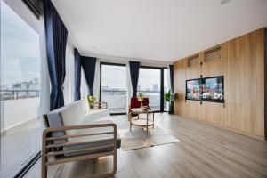 TV a/nebo společenská místnost v ubytování Label6 Coliving Rooftop Lakeview + 37 fotografií