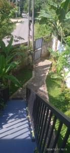 Κήπος έξω από το Sureka home stay