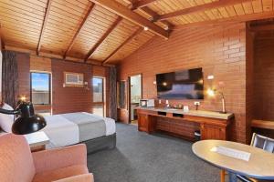 TV a/nebo společenská místnost v ubytování Econo Lodge Port Augusta