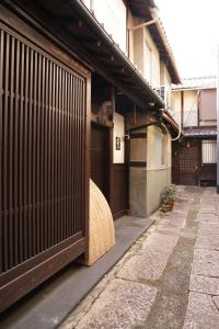 Budova, kde se vila nachází