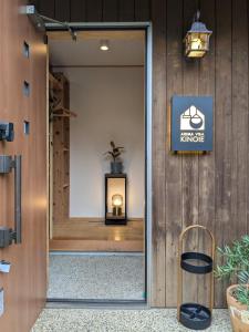 Fotografie z fotogalerie ubytování 有馬ヴィラ木の家 1日1組限定 貸し切りのリバーサイドヴィラ v destinaci Kóbe