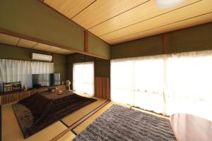 NATURAL Villa 箱根仙石原的电视和/或娱乐中心