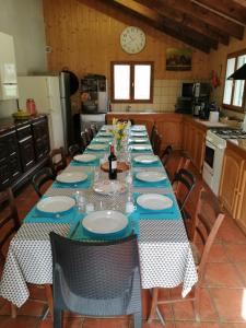 Η κουζίνα ή μικρή κουζίνα στο DOMAINE de la TAPIE